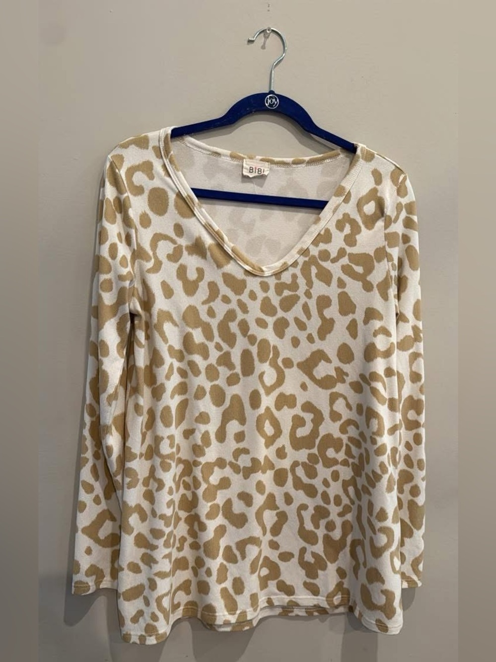 BiBi Cream & Tan Leopard-Print V-Neck Long Sleeve Top